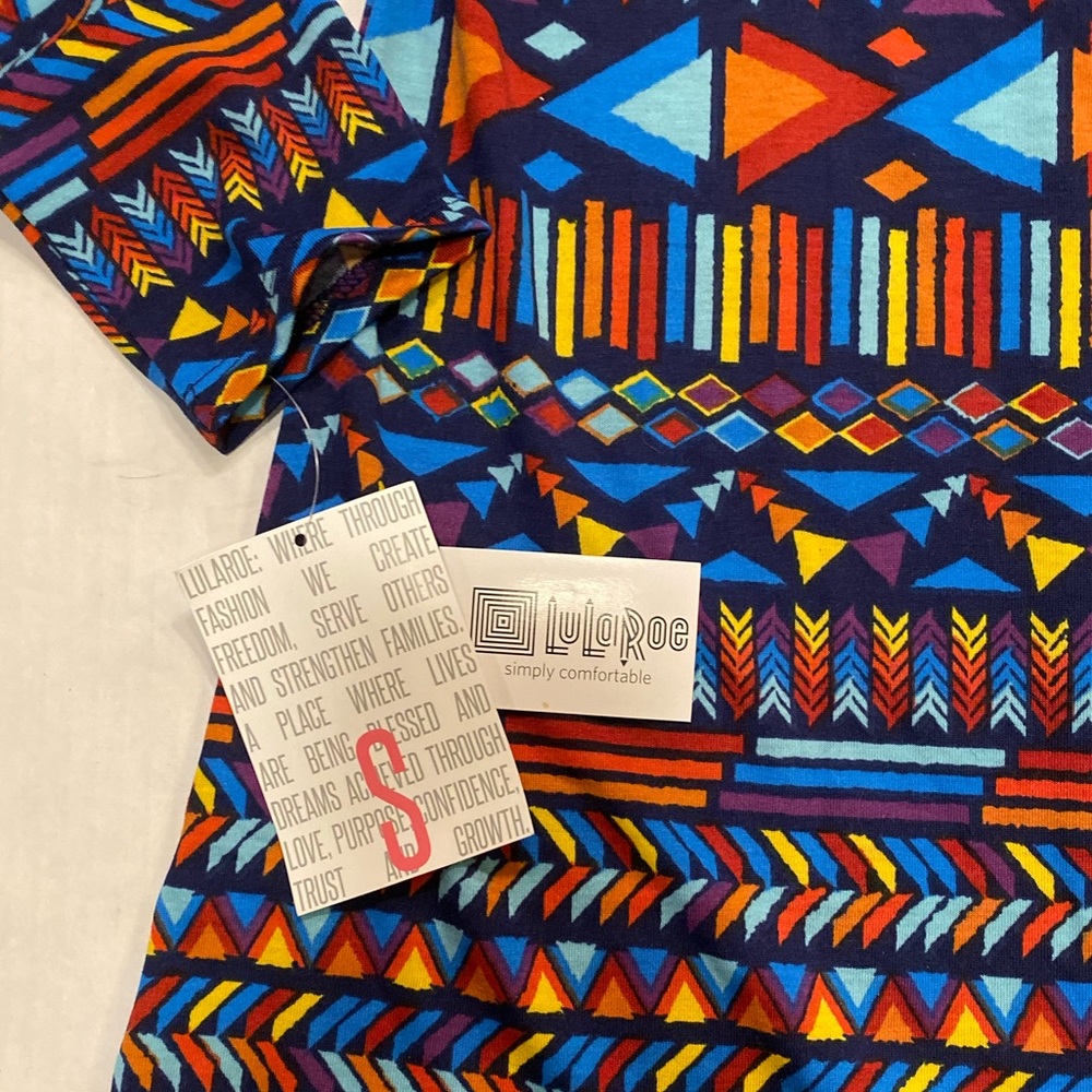 NWT LuLaRoe Lynnae Aztec/Tribal top - Picture 4 of 5